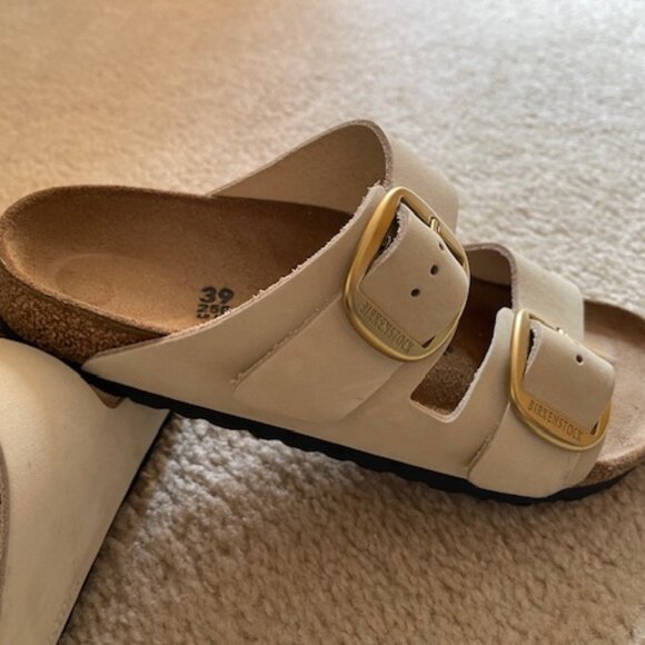 Birkenstock Arizona Big Buckle Sandals Size 39/8.5. Cream w/goldtone buckle - Picture 2 of 3